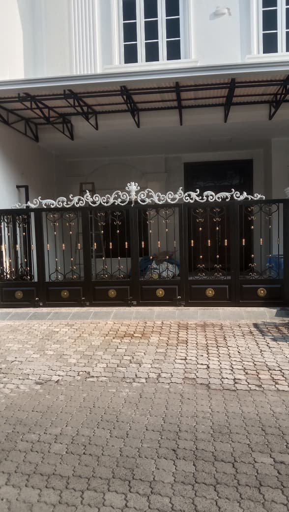Pagar Besi Tempa Klasik Mewah