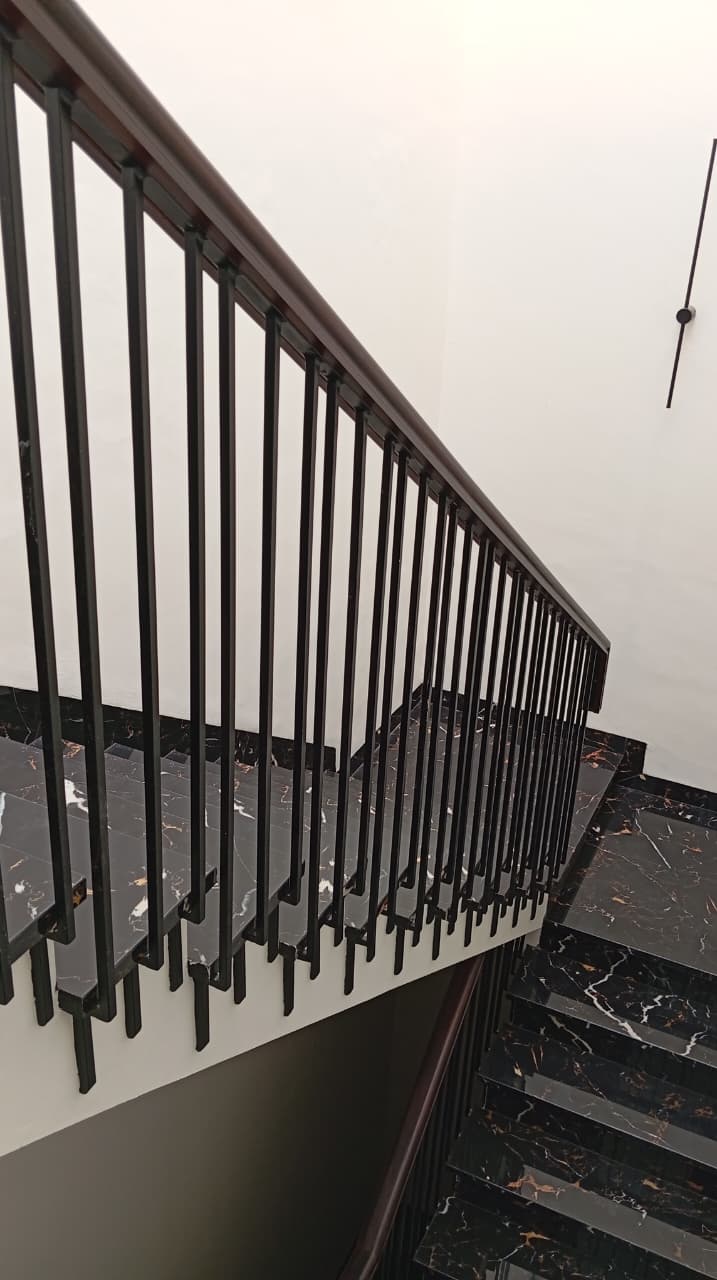 Railing Tangga Besi Minimalis Modern - Foto 3